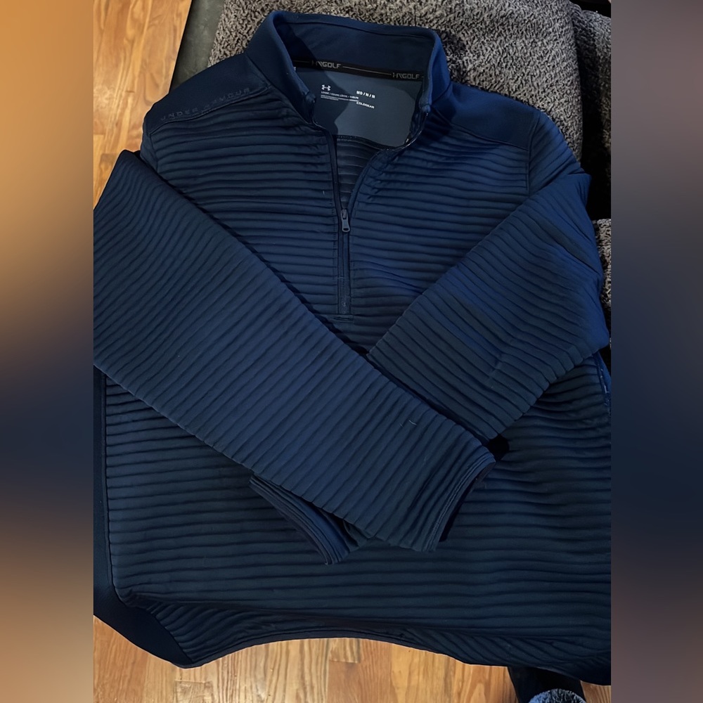 Men’s medium UA golf pull over